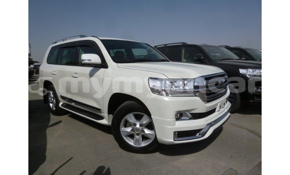သွင်းကုန် Toyota Land Cruiser White ကား Import - Dubai Ayeyarwady သွင်းကုန် Toyota Land Cruiser White ကား Import - Dubai Ayeyarwady