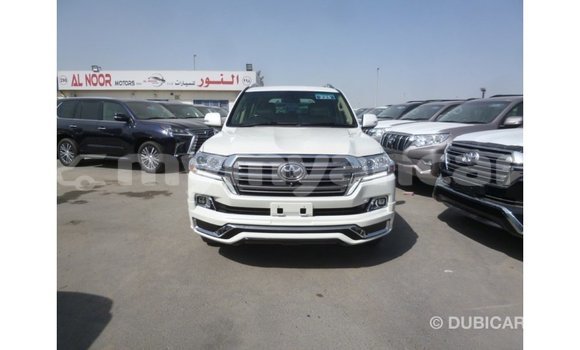 သွင်းကုန် Toyota Land Cruiser White ကား Import - Dubai Ayeyarwady သွင်းကုန် Toyota Land Cruiser White ကား Import - Dubai Ayeyarwady