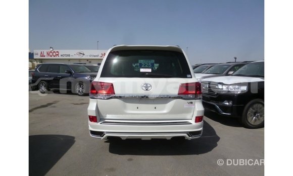 သွင်းကုန် Toyota Land Cruiser White ကား Import - Dubai Ayeyarwady သွင်းကုန် Toyota Land Cruiser White ကား Import - Dubai Ayeyarwady