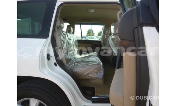 သွင်းကုန် Toyota Land Cruiser White ကား Import - Dubai Ayeyarwady သွင်းကုန် Toyota Land Cruiser White ကား Import - Dubai Ayeyarwady