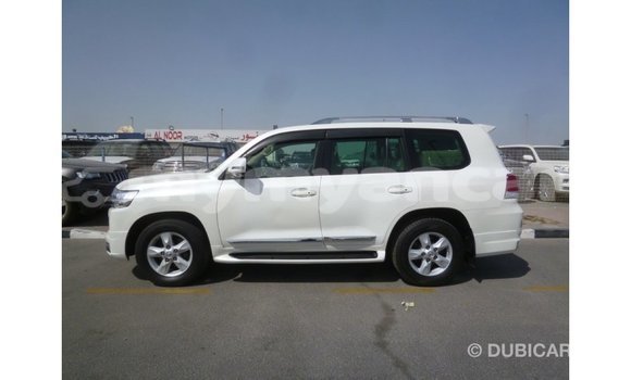 သွင်းကုန် Toyota Land Cruiser White ကား Import - Dubai Ayeyarwady သွင်းကုန် Toyota Land Cruiser White ကား Import - Dubai Ayeyarwady