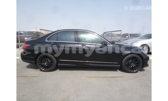 သွင်းကုန် Mercedes-Benz 190 (W201) Black ကား Import - Dubai Ayeyarwady သွင်းကုန် Mercedes-Benz 190 (W201) Black ကား Import - Dubai Ayeyarwady