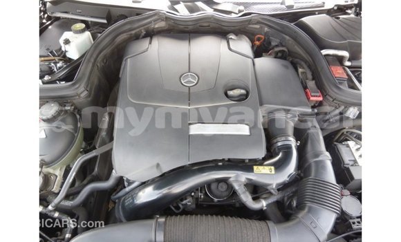 သွင်းကုန် Mercedes-Benz 190 (W201) Black ကား Import - Dubai Ayeyarwady သွင်းကုန် Mercedes-Benz 190 (W201) Black ကား Import - Dubai Ayeyarwady