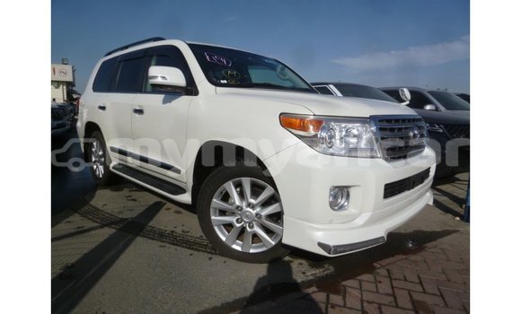သွင်းကုန် Toyota Land Cruiser White ကား Import - Dubai Ayeyarwady သွင်းကုန် Toyota Land Cruiser White ကား Import - Dubai Ayeyarwady