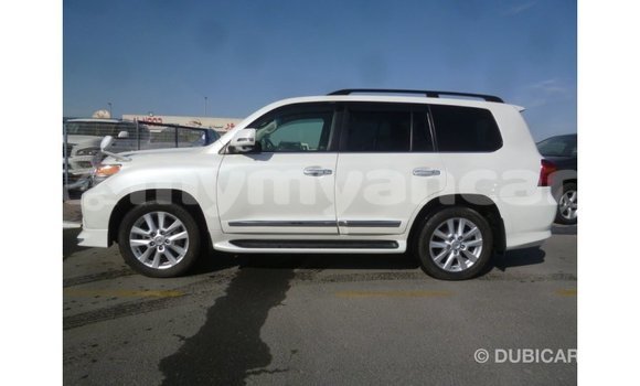 သွင်းကုန် Toyota Land Cruiser White ကား Import - Dubai Ayeyarwady သွင်းကုန် Toyota Land Cruiser White ကား Import - Dubai Ayeyarwady