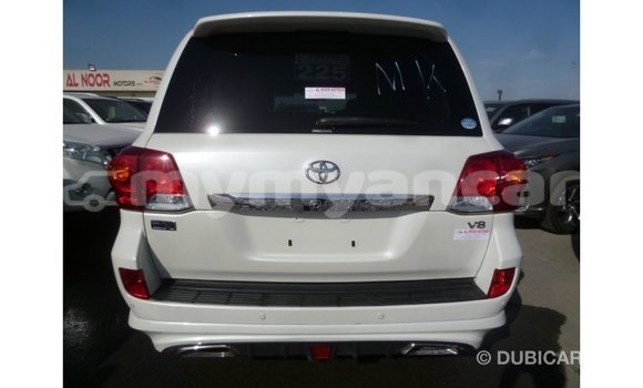သွင်းကုန် Toyota Land Cruiser White ကား Import - Dubai Ayeyarwady သွင်းကုန် Toyota Land Cruiser White ကား Import - Dubai Ayeyarwady