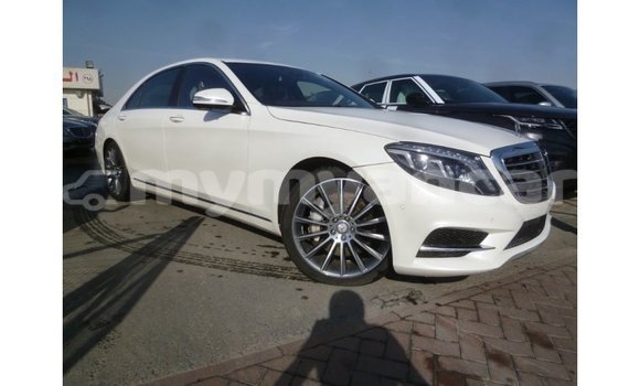 Acheter Import Voiture Mercedes-Benz 190 (W201) Blanc à Import - Dubai, #<Region:0x000000000c5121b8>