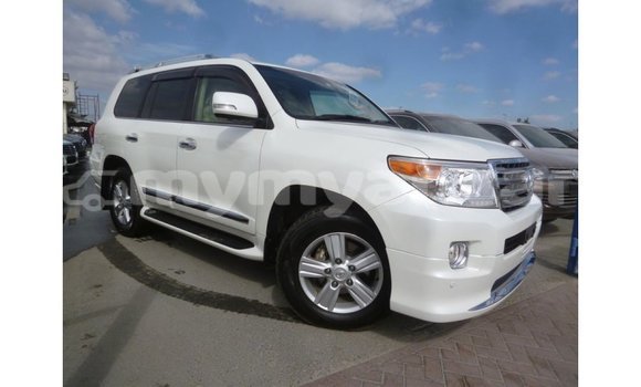 Buy Import Toyota Land Cruiser White Car in Import - Dubai in Ayeyarwady Buy Import Toyota Land Cruiser White Car in Import - Dubai in Ayeyarwady