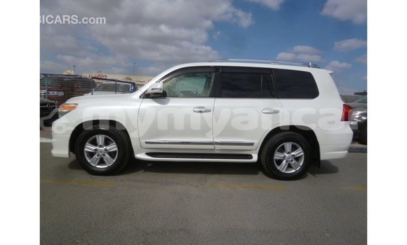 Buy Import Toyota Land Cruiser White Car in Import - Dubai in Ayeyarwady Buy Import Toyota Land Cruiser White Car in Import - Dubai in Ayeyarwady