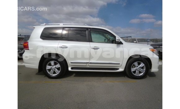 Buy Import Toyota Land Cruiser White Car in Import - Dubai in Ayeyarwady Buy Import Toyota Land Cruiser White Car in Import - Dubai in Ayeyarwady