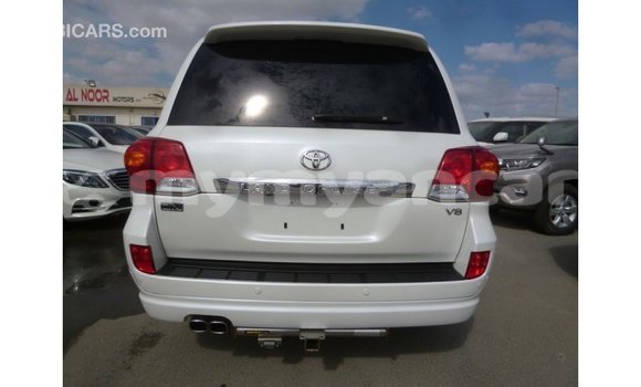 Buy Import Toyota Land Cruiser White Car in Import - Dubai in Ayeyarwady Buy Import Toyota Land Cruiser White Car in Import - Dubai in Ayeyarwady