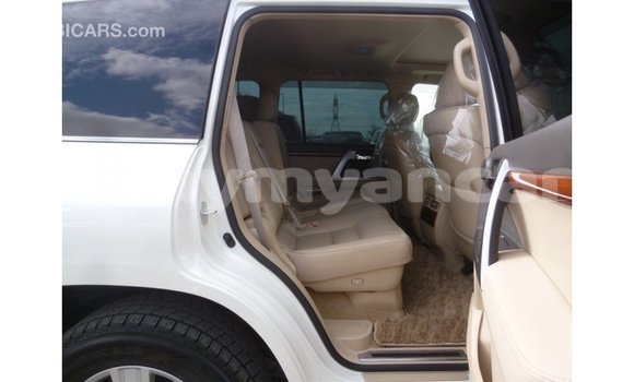 Buy Import Toyota Land Cruiser White Car in Import - Dubai in Ayeyarwady Buy Import Toyota Land Cruiser White Car in Import - Dubai in Ayeyarwady