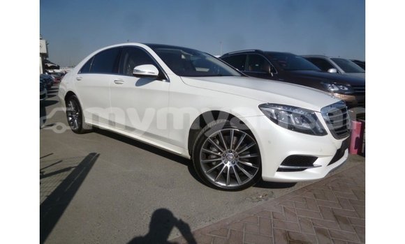 Acheter Import Voiture Mercedes-Benz 190 (W201) Blanc à Import - Dubai, #<Region:0x000000000c5121b8>