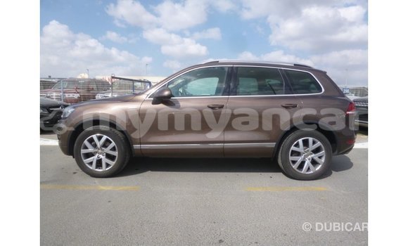သွင်းကုန် Volkswagen Touareg Brown ကား Import - Dubai Ayeyarwady သွင်းကုန် Volkswagen Touareg Brown ကား Import - Dubai Ayeyarwady