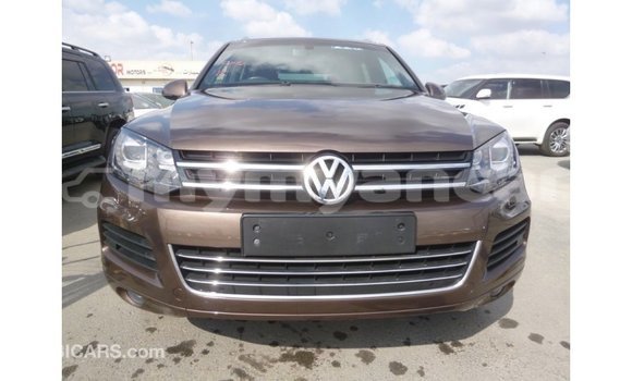 သွင်းကုန် Volkswagen Touareg Brown ကား Import - Dubai Ayeyarwady သွင်းကုန် Volkswagen Touareg Brown ကား Import - Dubai Ayeyarwady