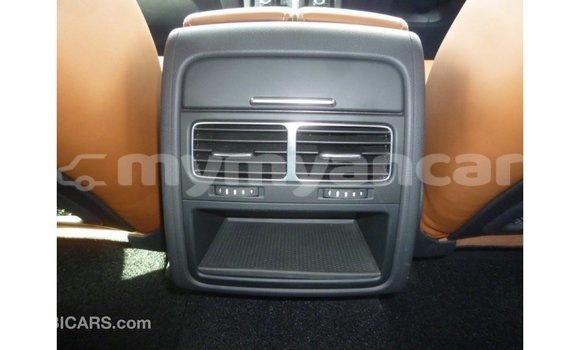 သွင်းကုန် Volkswagen Touareg Brown ကား Import - Dubai Ayeyarwady သွင်းကုန် Volkswagen Touareg Brown ကား Import - Dubai Ayeyarwady