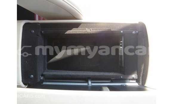 သွင်းကုန် Mercedes-Benz 190 (W201) Blue ကား Import - Dubai Ayeyarwady သွင်းကုန် Mercedes-Benz 190 (W201) Blue ကား Import - Dubai Ayeyarwady