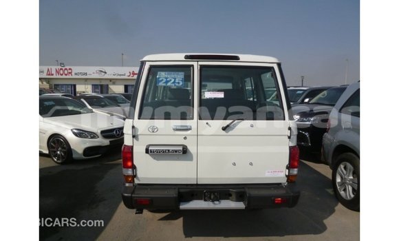 Acheter Import Voiture Toyota Land Cruiser Blanc à Import - Dubai, #<Region:0x000000000c5121b8> Acheter Import Voiture Toyota Land Cruiser Blanc à Import - Dubai, #<Region:0x000000000c5121b8>