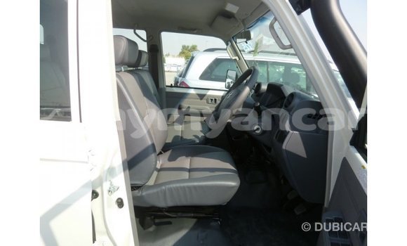 Acheter Import Voiture Toyota Land Cruiser Blanc à Import - Dubai, #<Region:0x000000000c5121b8> Acheter Import Voiture Toyota Land Cruiser Blanc à Import - Dubai, #<Region:0x000000000c5121b8>