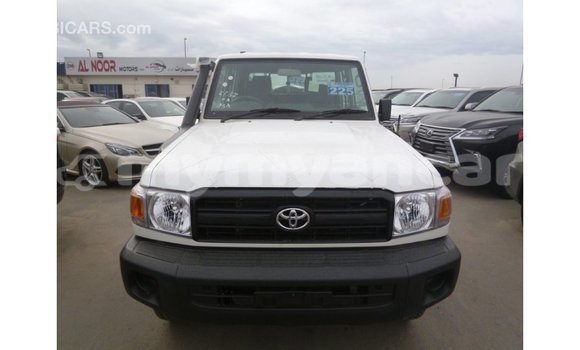 Acheter Import Voiture Toyota Land Cruiser Blanc à Import - Dubai, #<Region:0x000000000c5121b8> Acheter Import Voiture Toyota Land Cruiser Blanc à Import - Dubai, #<Region:0x000000000c5121b8>