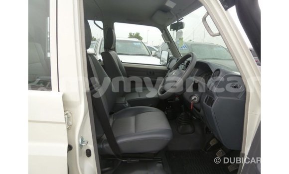 Acheter Import Voiture Toyota Land Cruiser Blanc à Import - Dubai, #<Region:0x000000000c5121b8> Acheter Import Voiture Toyota Land Cruiser Blanc à Import - Dubai, #<Region:0x000000000c5121b8>