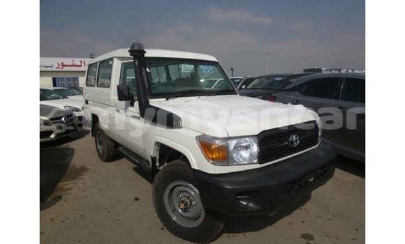 သွင်းကုန် Toyota Land Cruiser White ကား Import - Dubai Ayeyarwady သွင်းကုန် Toyota Land Cruiser White ကား Import - Dubai Ayeyarwady
