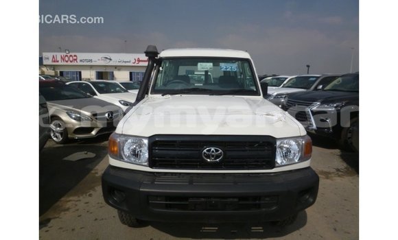 သွင်းကုန် Toyota Land Cruiser White ကား Import - Dubai Ayeyarwady သွင်းကုန် Toyota Land Cruiser White ကား Import - Dubai Ayeyarwady