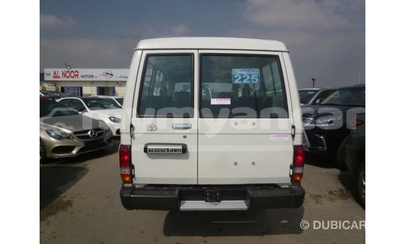 သွင်းကုန် Toyota Land Cruiser White ကား Import - Dubai Ayeyarwady သွင်းကုန် Toyota Land Cruiser White ကား Import - Dubai Ayeyarwady