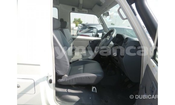သွင်းကုန် Toyota Land Cruiser White ကား Import - Dubai Ayeyarwady သွင်းကုန် Toyota Land Cruiser White ကား Import - Dubai Ayeyarwady