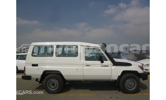 သွင်းကုန် Toyota Land Cruiser White ကား Import - Dubai Ayeyarwady သွင်းကုန် Toyota Land Cruiser White ကား Import - Dubai Ayeyarwady