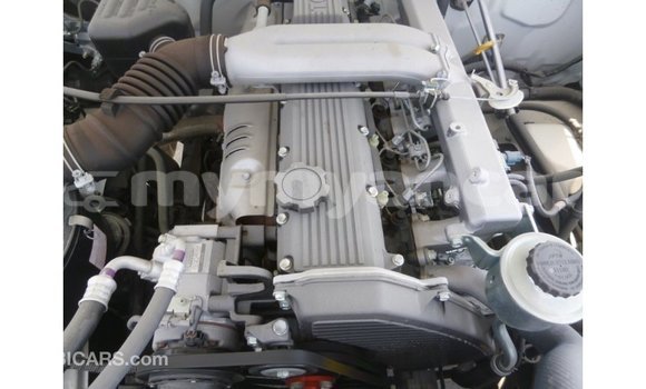 သွင်းကုန် Toyota Land Cruiser White ကား Import - Dubai Ayeyarwady သွင်းကုန် Toyota Land Cruiser White ကား Import - Dubai Ayeyarwady