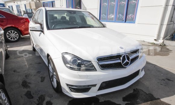 Acheter Import Voiture Mercedes-Benz 200 Blanc à Import - Dubai, #<Region:0x000000000c5121b8>