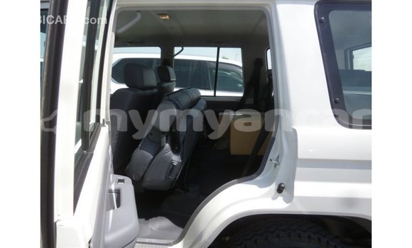 Acheter Import Voiture Toyota Land Cruiser Blanc à Import - Dubai, #<Region:0x000000000c5121b8> Acheter Import Voiture Toyota Land Cruiser Blanc à Import - Dubai, #<Region:0x000000000c5121b8>