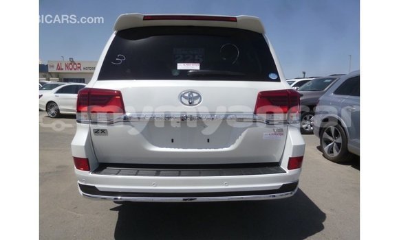သွင်းကုန် Toyota Land Cruiser White ကား Import - Dubai Ayeyarwady သွင်းကုန် Toyota Land Cruiser White ကား Import - Dubai Ayeyarwady