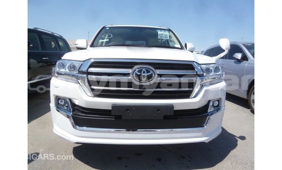 သွင်းကုန် Toyota Land Cruiser White ကား Import - Dubai Ayeyarwady သွင်းကုန် Toyota Land Cruiser White ကား Import - Dubai Ayeyarwady