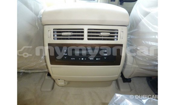သွင်းကုန် Toyota Land Cruiser White ကား Import - Dubai Ayeyarwady သွင်းကုန် Toyota Land Cruiser White ကား Import - Dubai Ayeyarwady