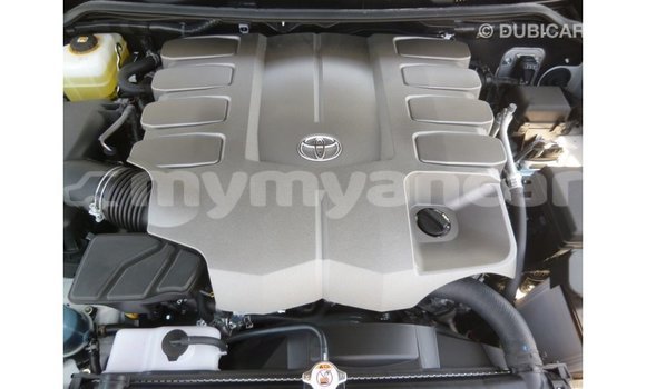 သွင်းကုန် Toyota Land Cruiser White ကား Import - Dubai Ayeyarwady သွင်းကုန် Toyota Land Cruiser White ကား Import - Dubai Ayeyarwady