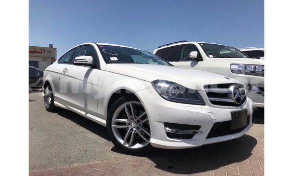 Acheter Import Voiture Mercedes-Benz 190 (W201) Blanc à Import - Dubai, #<Region:0x000000000c5121b8>
