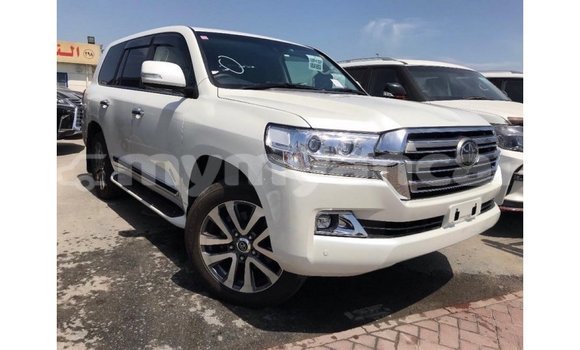 သွင်းကုန် Toyota Land Cruiser White ကား Import - Dubai Ayeyarwady သွင်းကုန် Toyota Land Cruiser White ကား Import - Dubai Ayeyarwady