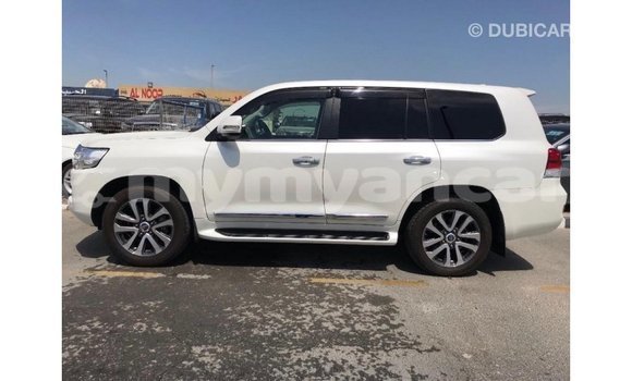 သွင်းကုန် Toyota Land Cruiser White ကား Import - Dubai Ayeyarwady သွင်းကုန် Toyota Land Cruiser White ကား Import - Dubai Ayeyarwady