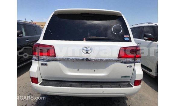 သွင်းကုန် Toyota Land Cruiser White ကား Import - Dubai Ayeyarwady သွင်းကုန် Toyota Land Cruiser White ကား Import - Dubai Ayeyarwady