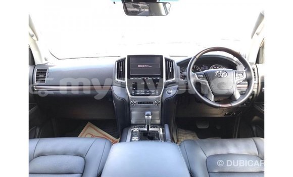 သွင်းကုန် Toyota Land Cruiser White ကား Import - Dubai Ayeyarwady သွင်းကုန် Toyota Land Cruiser White ကား Import - Dubai Ayeyarwady