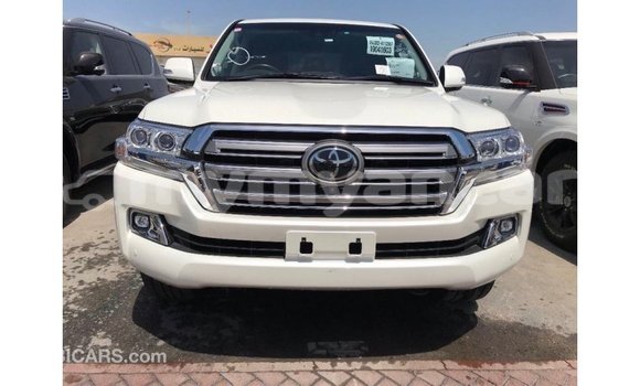 သွင်းကုန် Toyota Land Cruiser White ကား Import - Dubai Ayeyarwady သွင်းကုန် Toyota Land Cruiser White ကား Import - Dubai Ayeyarwady