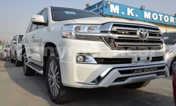 Buy Import Toyota Land Cruiser White Car in Import - Dubai in Ayeyarwady Buy Import Toyota Land Cruiser White Car in Import - Dubai in Ayeyarwady