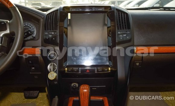 Buy Import Toyota Land Cruiser White Car in Import - Dubai in Ayeyarwady Buy Import Toyota Land Cruiser White Car in Import - Dubai in Ayeyarwady