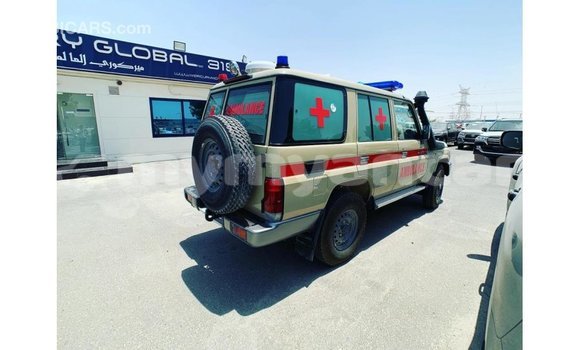Buy Import Toyota Land Cruiser White Car in Import - Dubai in Ayeyarwady Buy Import Toyota Land Cruiser White Car in Import - Dubai in Ayeyarwady