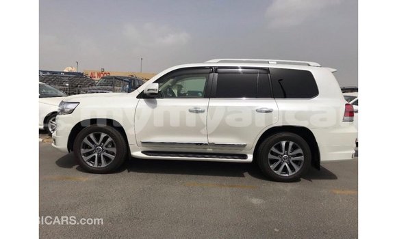 သွင်းကုန် Toyota Land Cruiser White ကား Import - Dubai Ayeyarwady သွင်းကုန် Toyota Land Cruiser White ကား Import - Dubai Ayeyarwady