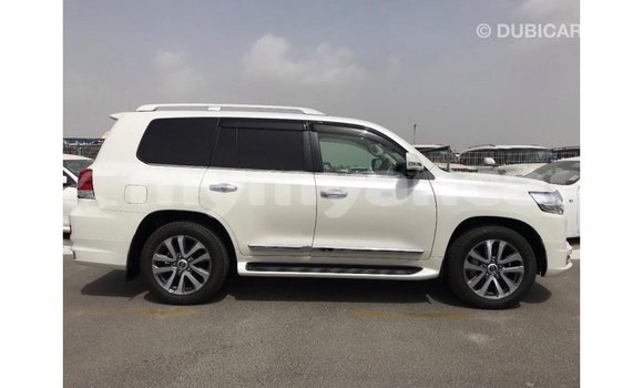 သွင်းကုန် Toyota Land Cruiser White ကား Import - Dubai Ayeyarwady သွင်းကုန် Toyota Land Cruiser White ကား Import - Dubai Ayeyarwady