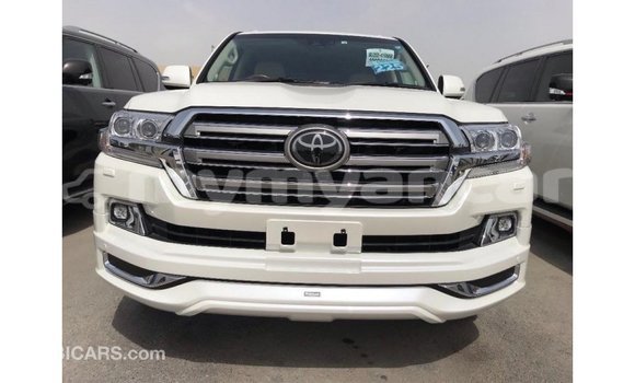 သွင်းကုန် Toyota Land Cruiser White ကား Import - Dubai Ayeyarwady သွင်းကုန် Toyota Land Cruiser White ကား Import - Dubai Ayeyarwady