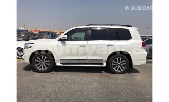 Acheter Import Voiture Toyota Land Cruiser Blanc à Import - Dubai, #<Region:0x000000000c5121b8> Acheter Import Voiture Toyota Land Cruiser Blanc à Import - Dubai, #<Region:0x000000000c5121b8>